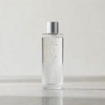 Personne buvant de l'eau hydrogénée pour améliorer sa santé et son bien-être